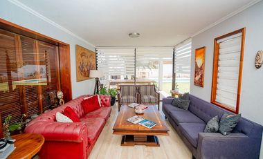 SE VENDE CASA EN CALLE PADRE HURTADO, SECTOR SUR.