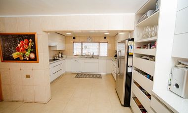 SE VENDE CASA EN CALLE PADRE HURTADO, SECTOR SUR.