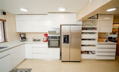 SE VENDE CASA EN CALLE PADRE HURTADO, SECTOR SUR.