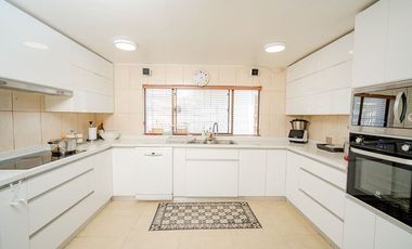 SE VENDE CASA EN CALLE PADRE HURTADO, SECTOR SUR.