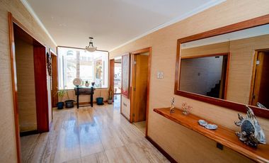 SE VENDE CASA EN CALLE PADRE HURTADO, SECTOR SUR.