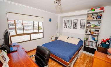 SE VENDE CASA EN CALLE PADRE HURTADO, SECTOR SUR.