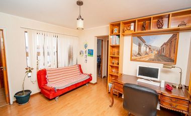 SE VENDE CASA EN CALLE PADRE HURTADO, SECTOR SUR.