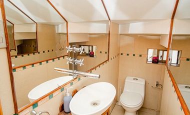 SE VENDE CASA EN CALLE PADRE HURTADO, SECTOR SUR.