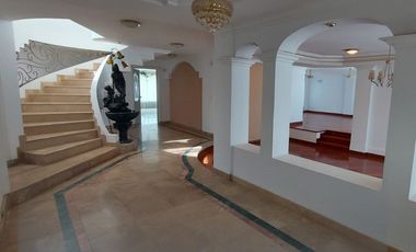 De venta en CUMBAYA - LA PRIMAVERA. Espectacular casa de 5 dormitorios.