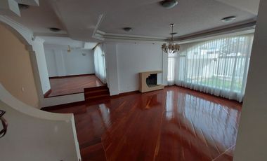 De venta en CUMBAYA - LA PRIMAVERA. Espectacular casa de 5 dormitorios.