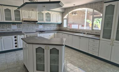 De venta en CUMBAYA - LA PRIMAVERA. Espectacular casa de 5 dormitorios.