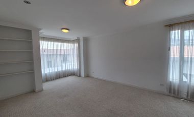 De venta en CUMBAYA - LA PRIMAVERA. Espectacular casa de 5 dormitorios.