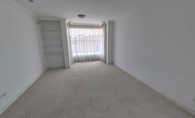 De venta en CUMBAYA - LA PRIMAVERA. Espectacular casa de 5 dormitorios.