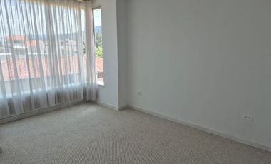 De venta en CUMBAYA - LA PRIMAVERA. Espectacular casa de 5 dormitorios.
