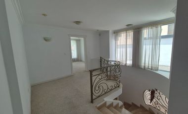 De venta en CUMBAYA - LA PRIMAVERA. Espectacular casa de 5 dormitorios.