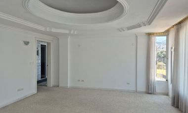 De venta en CUMBAYA - LA PRIMAVERA. Espectacular casa de 5 dormitorios.