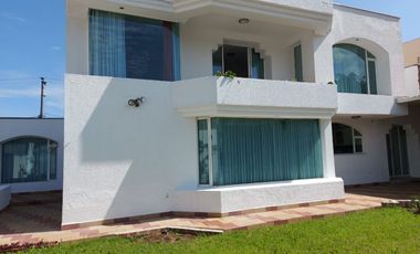 De venta en CUMBAYA - LA PRIMAVERA. Espectacular casa de 5 dormitorios.