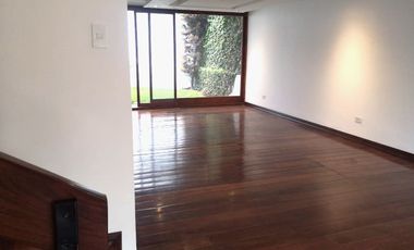 Quito Tenis, sector Los Cabildos. En venta CASA REMODELADA.