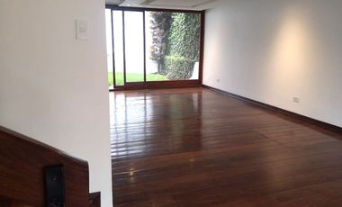 Quito Tenis, sector Los Cabildos. En venta CASA REMODELADA.