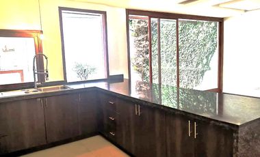 Quito Tenis, sector Los Cabildos. En venta CASA REMODELADA.
