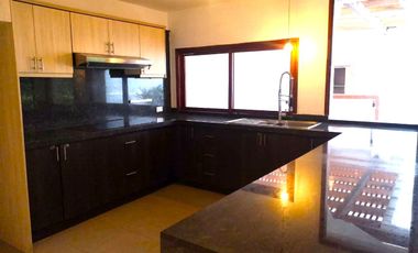 Quito Tenis, sector Los Cabildos. En venta CASA REMODELADA.