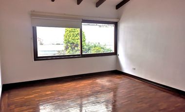 Quito Tenis, sector Los Cabildos. En venta CASA REMODELADA.