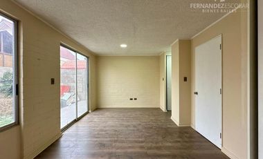 LOS ANDES - VENDE CASA DE DOS PISOS 5D 4B 2E - VILLA LOS PORTONES