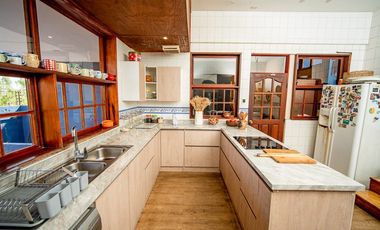 SE VENDE HERMOSA CASA EN SECTOR SUR DE LA CIUDAD.