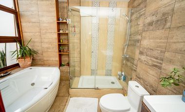 SE VENDE HERMOSA CASA EN SECTOR SUR DE LA CIUDAD.