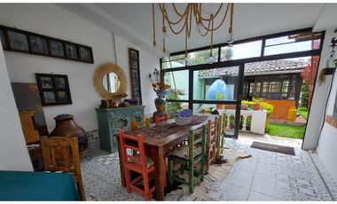 Vendo Quinta en el Quinche sector La Victoria 303 m2 de construcción. Con Piscina.