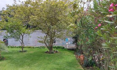 Vendo Quinta en el Quinche sector La Victoria 303 m2 de construcción. Con Piscina.