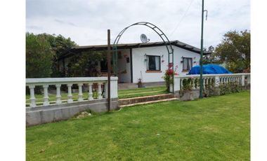 Vendo Quinta en el Quinche sector La Victoria 303 m2 de construcción. Con Piscina.