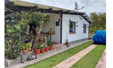 Vendo Quinta en el Quinche sector La Victoria 303 m2 de construcción. Con Piscina.