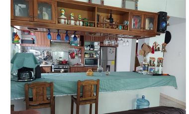 Vendo Quinta en el Quinche sector La Victoria 303 m2 de construcción. Con Piscina.