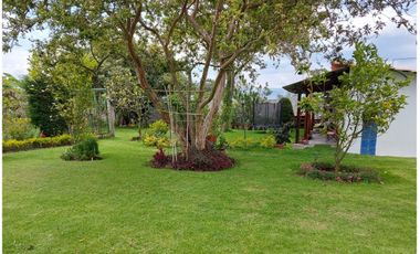 Vendo Quinta en el Quinche sector La Victoria 303 m2 de construcción. Con Piscina.