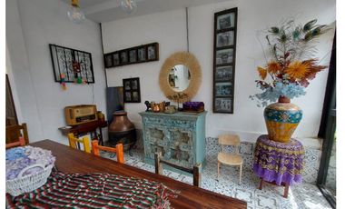 Vendo Quinta en el Quinche sector La Victoria 303 m2 de construcción. Con Piscina.