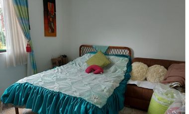 Vendo Quinta en el Quinche sector La Victoria 303 m2 de construcción. Con Piscina.