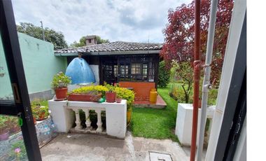 Vendo Quinta en el Quinche sector La Victoria 303 m2 de construcción. Con Piscina.