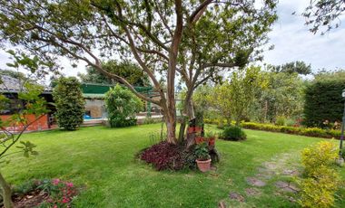 Vendo Quinta en el Quinche sector La Victoria 303 m2 de construcción. Con Piscina.
