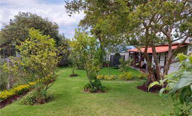 Vendo Quinta en el Quinche sector La Victoria 303 m2 de construcción. Con Piscina.