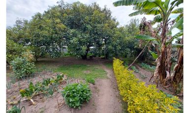 Vendo Quinta en el Quinche sector La Victoria 303 m2 de construcción. Con Piscina.