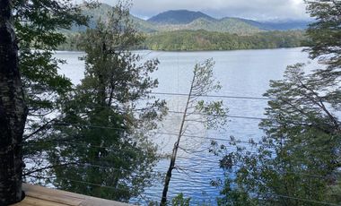 Casa nueva en venta con espectacular vista, a orillas del lago Pirihueico en Puerto Fuy, Panguipulli