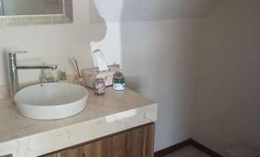 🌟🏡 ¡Residencia en Lomas Virreyes, Calimaya! 🌳🏠 Dos Niveles | 3 Recámaras 🛏️ | 2 Estacionamientos 🚗 |  Jardín y Asador