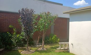 🌟🏡 ¡Residencia en Lomas Virreyes, Calimaya! 🌳🏠 Dos Niveles | 3 Recámaras 🛏️ | 2 Estacionamientos 🚗 |  Jardín y Asador