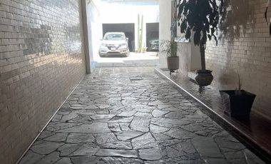 Invierte en venta de edificio: 5 depas, 4 niveles, 5 estacionamientos en Condesa
