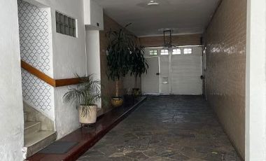 Invierte en venta de edificio: 5 depas, 4 niveles, 5 estacionamientos en Condesa