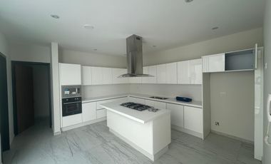 Exclusiva Casa con Roof Garden y Jacuzzi en Privada de Alta Plusvalía