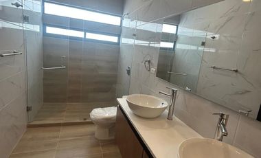 Exclusiva Casa con Roof Garden y Jacuzzi en Privada de Alta Plusvalía