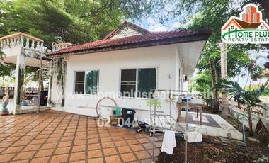 ที่ดินพร้อมบ้านเดี่ยวชั้นเดียวติดโครงการทรอปิคอลเลควิว อำเภอชะอำ เพชรบุรี เนื้อที่ 61 ตารางวา