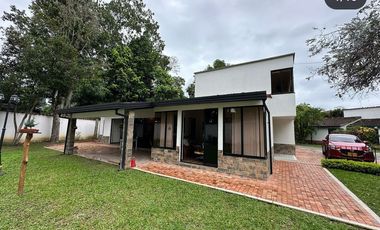 Casa Lote a la Venta en Lagos del Cacique