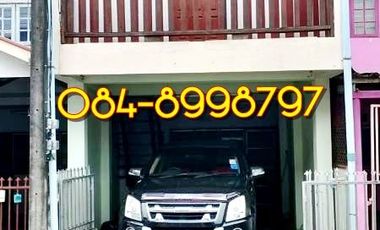 For sale 2-story townhouse, Sakon Nakhon, Mueang District, area 22.2 sq m, 3 bedrooms, urgent sale 790,000 bath.