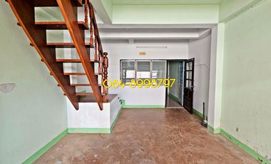 For sale 2-story townhouse, Sakon Nakhon, Mueang District, area 22.2 sq m, 3 bedrooms, urgent sale 790,000 bath.