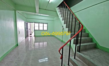 For sale 2-story townhouse, Sakon Nakhon, Mueang District, area 22.2 sq m, 3 bedrooms, urgent sale 790,000 bath.
