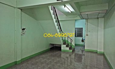 For sale 2-story townhouse, Sakon Nakhon, Mueang District, area 22.2 sq m, 3 bedrooms, urgent sale 790,000 bath.